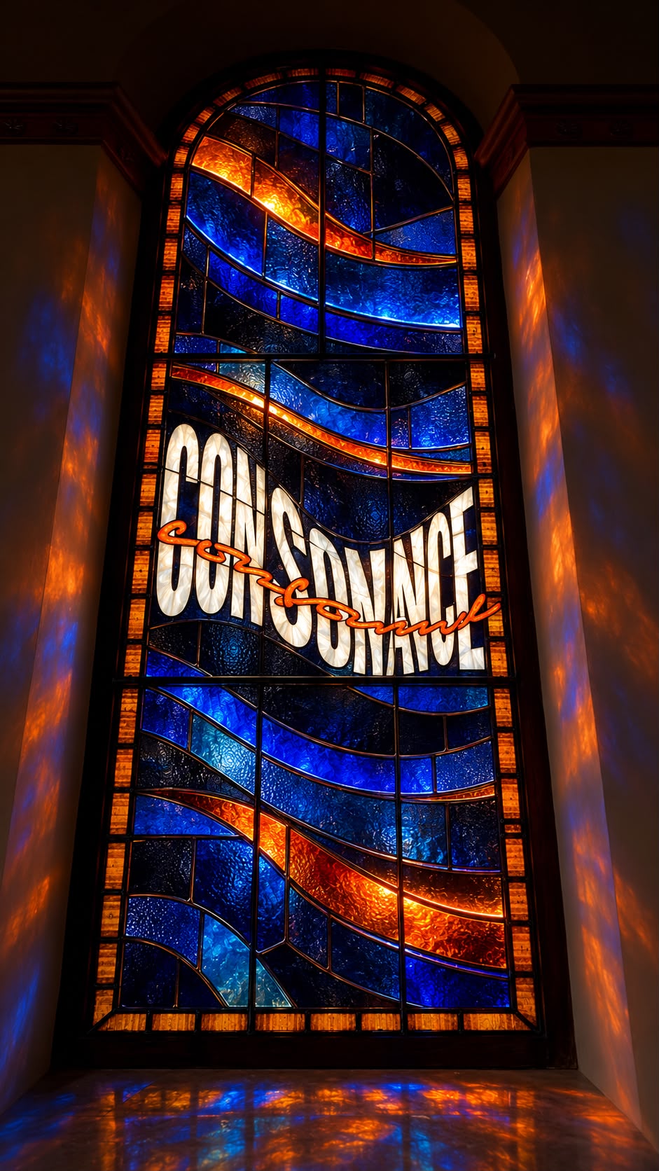 Vitral gótico CONSONANCE con luz azul y ámbar